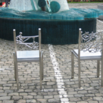 Chaises-poèmes : participation à l’œuvre "Coeur à coeur"